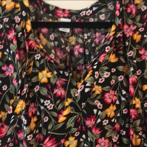 PRICE DROP Beautiful Floral Top with Bell Sleeves - Picture 3 of 4